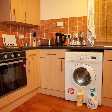 Carvetii - Fox House - 1St Floor Flat Sleeps Up To 8 Appartement Dunfermline Buitenkant foto