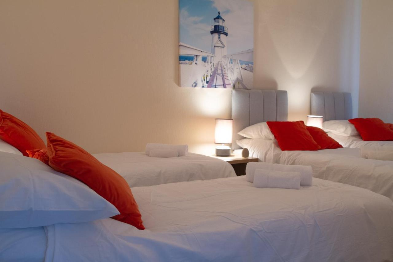 Carvetii - Fox House - 1St Floor Flat Sleeps Up To 8 Appartement Dunfermline Buitenkant foto