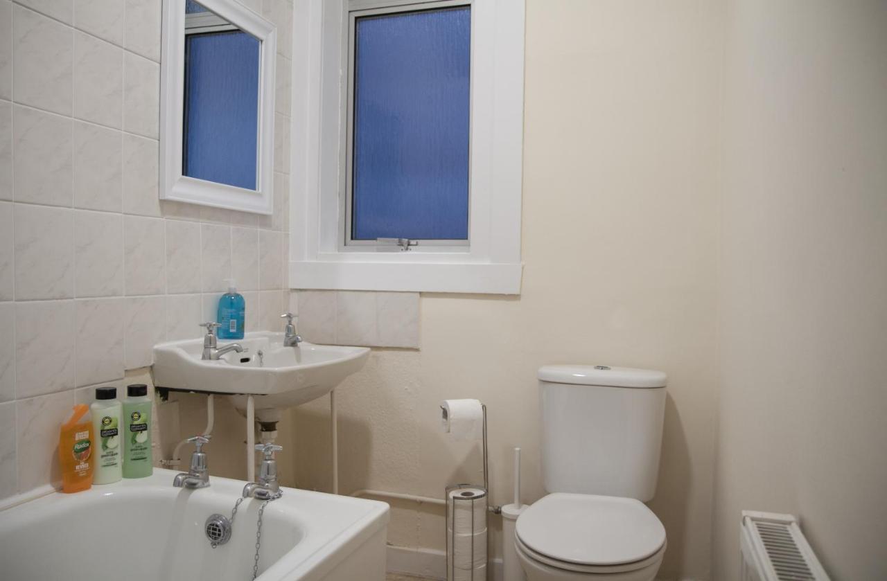 Carvetii - Fox House - 1St Floor Flat Sleeps Up To 8 Appartement Dunfermline Buitenkant foto